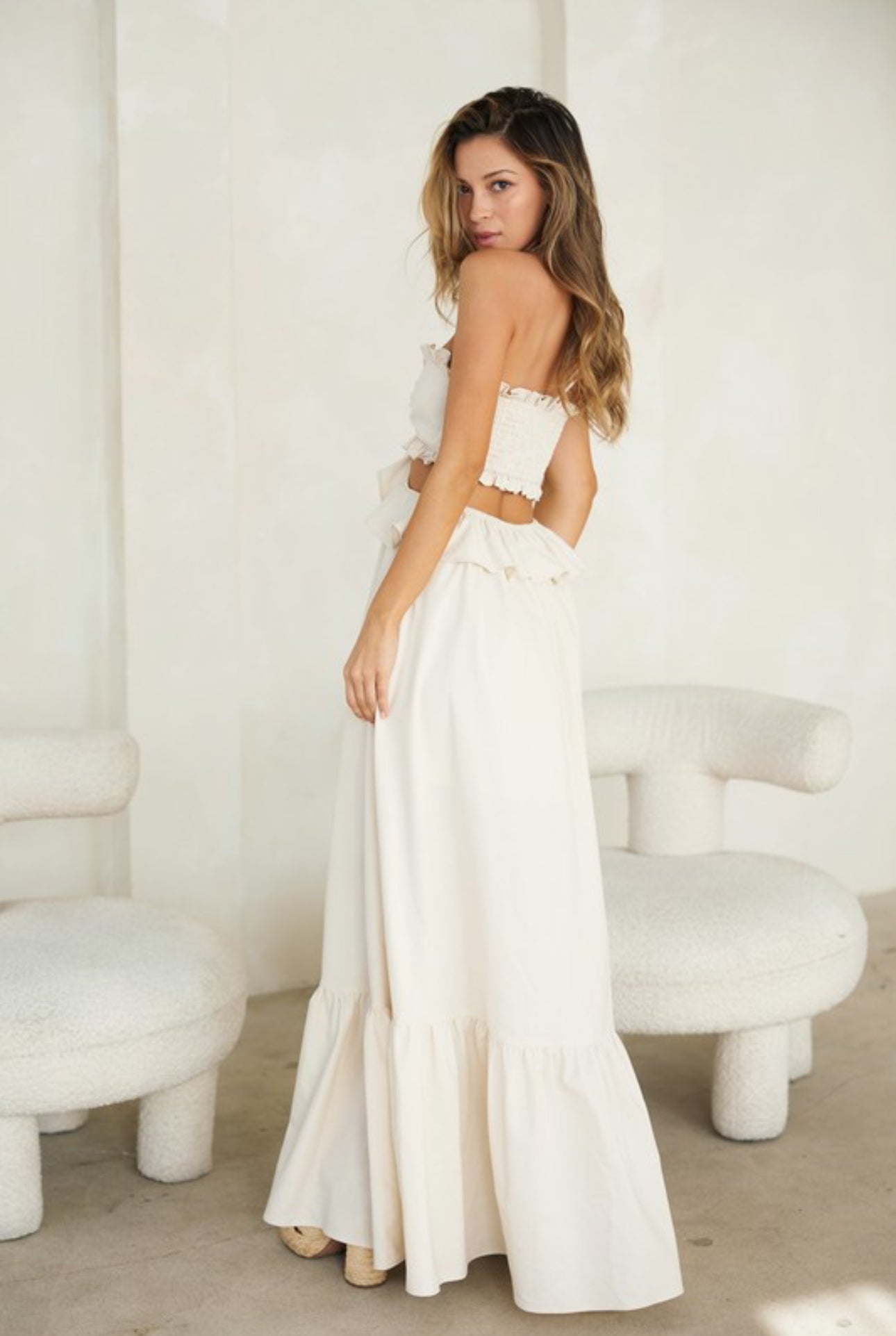 Vestido Maxi con Cut Out y Volantes – Halter