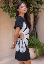 Vestido Corto con Detalle Floral- Blanco y Negro Daya's Shop