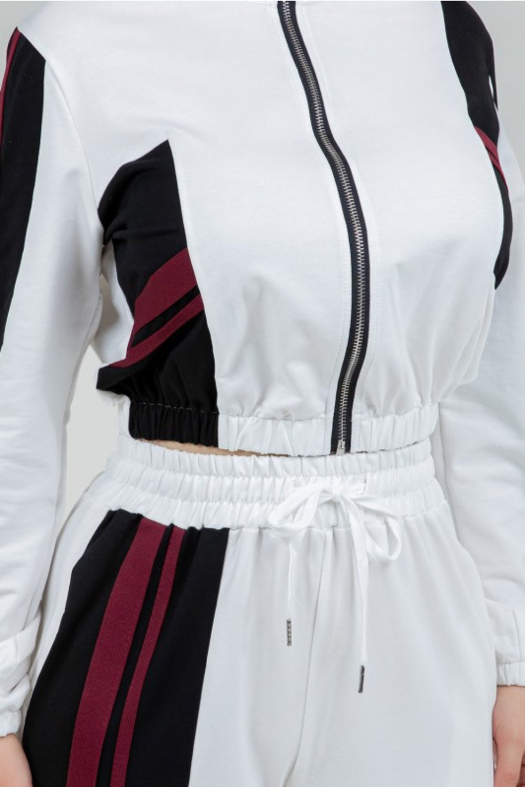 Set Viajero Blanco con detalles negro y rojo Daya's Shop