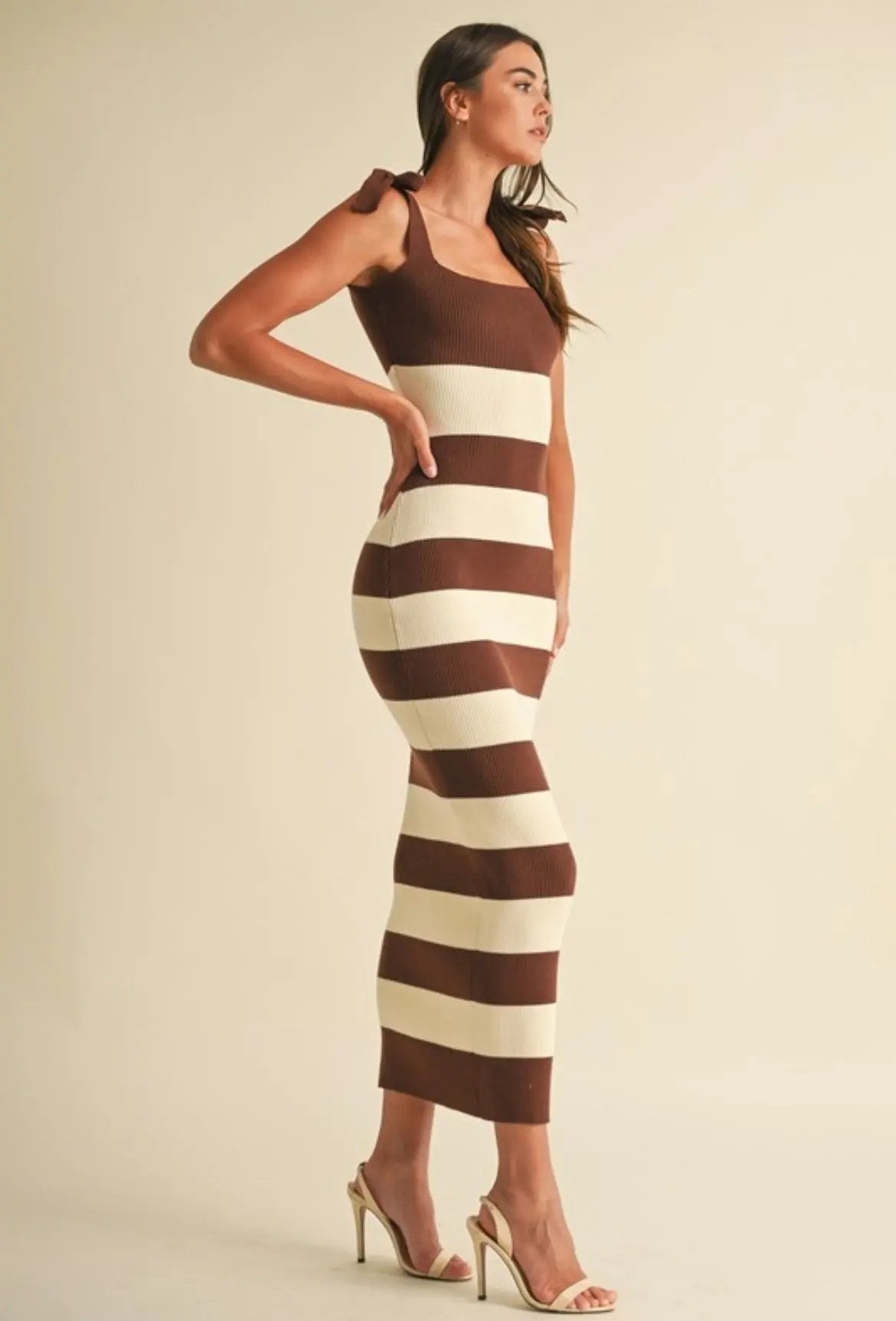 Vestido Midi de Rayas con Lazos – Encanto Femenino Daya's Shop